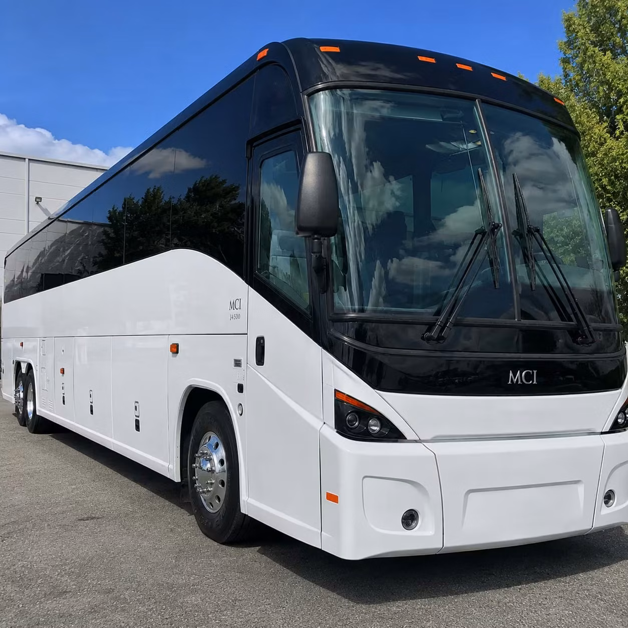 airport shuttles for business travelers flying into fresno yosemite international