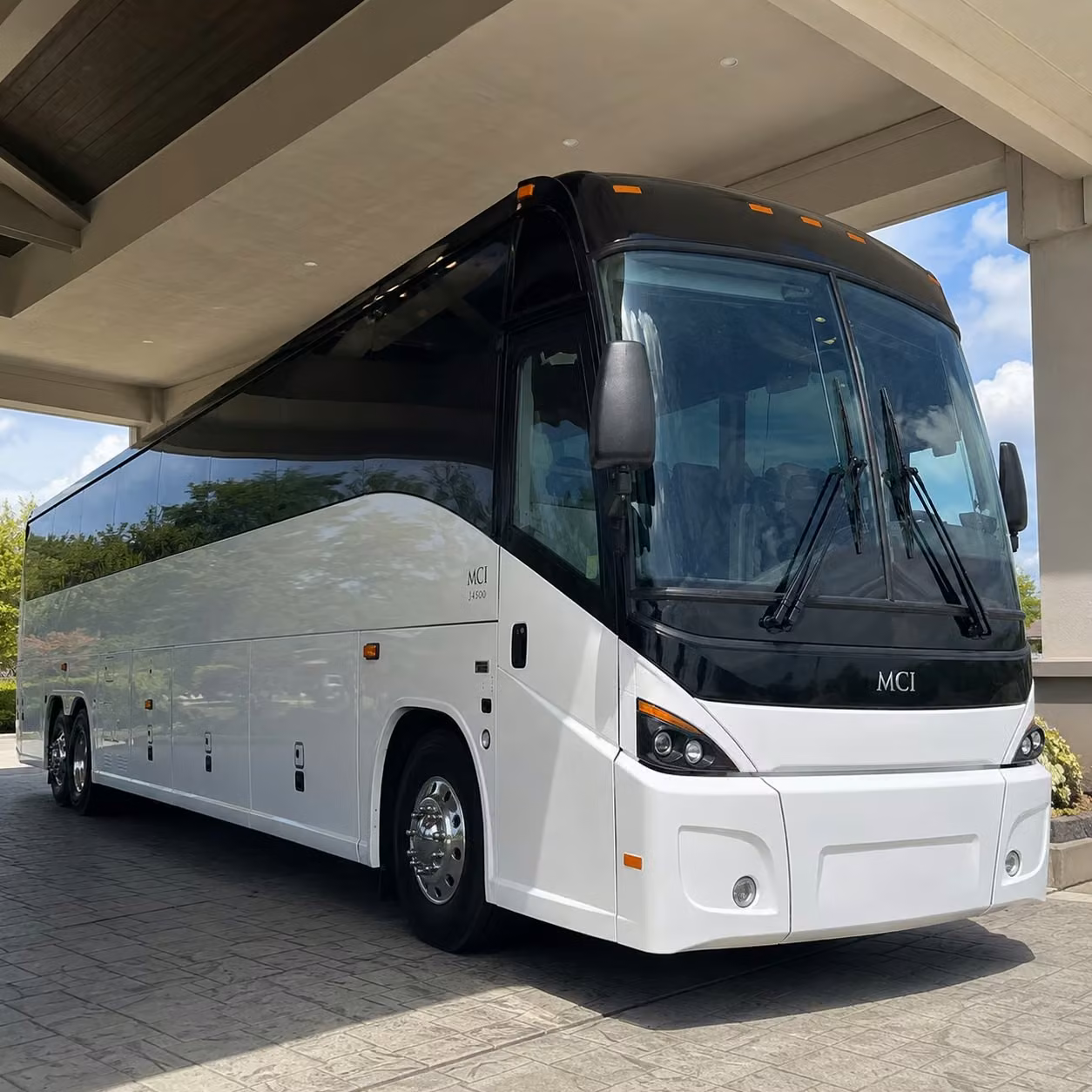 construction crew shuttles for fresno worksites