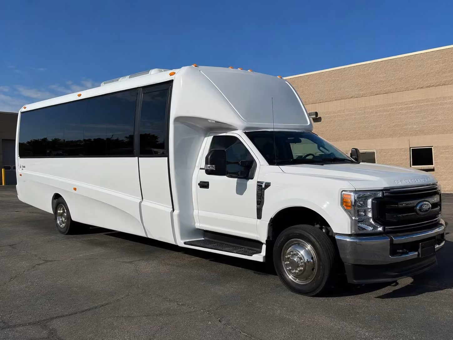 whether you need a minibus or a full fleet fresno airport transportation is covered
